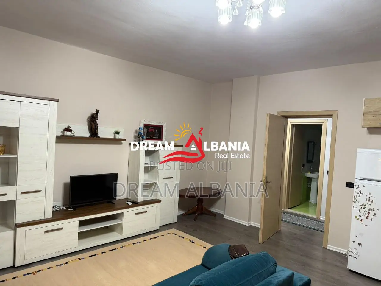 SUPER OKAZION – Shitet apartament 2+1+2 me 3 ballkone në Liqenin e Tha