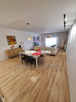 Shitet Apartament 2+1+2 Rruga e Bogdaneve, perballe Shkolles Avni Rust