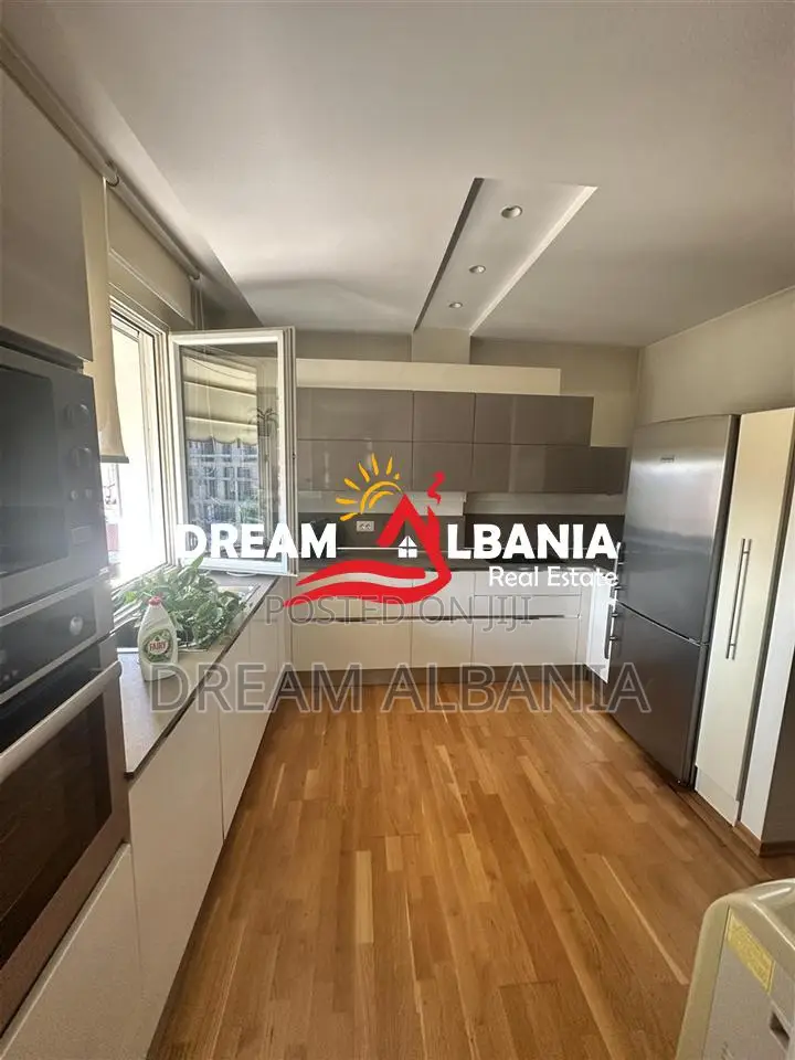 Zyra me qera ne Bllok ,Tirane (ID 42611194).