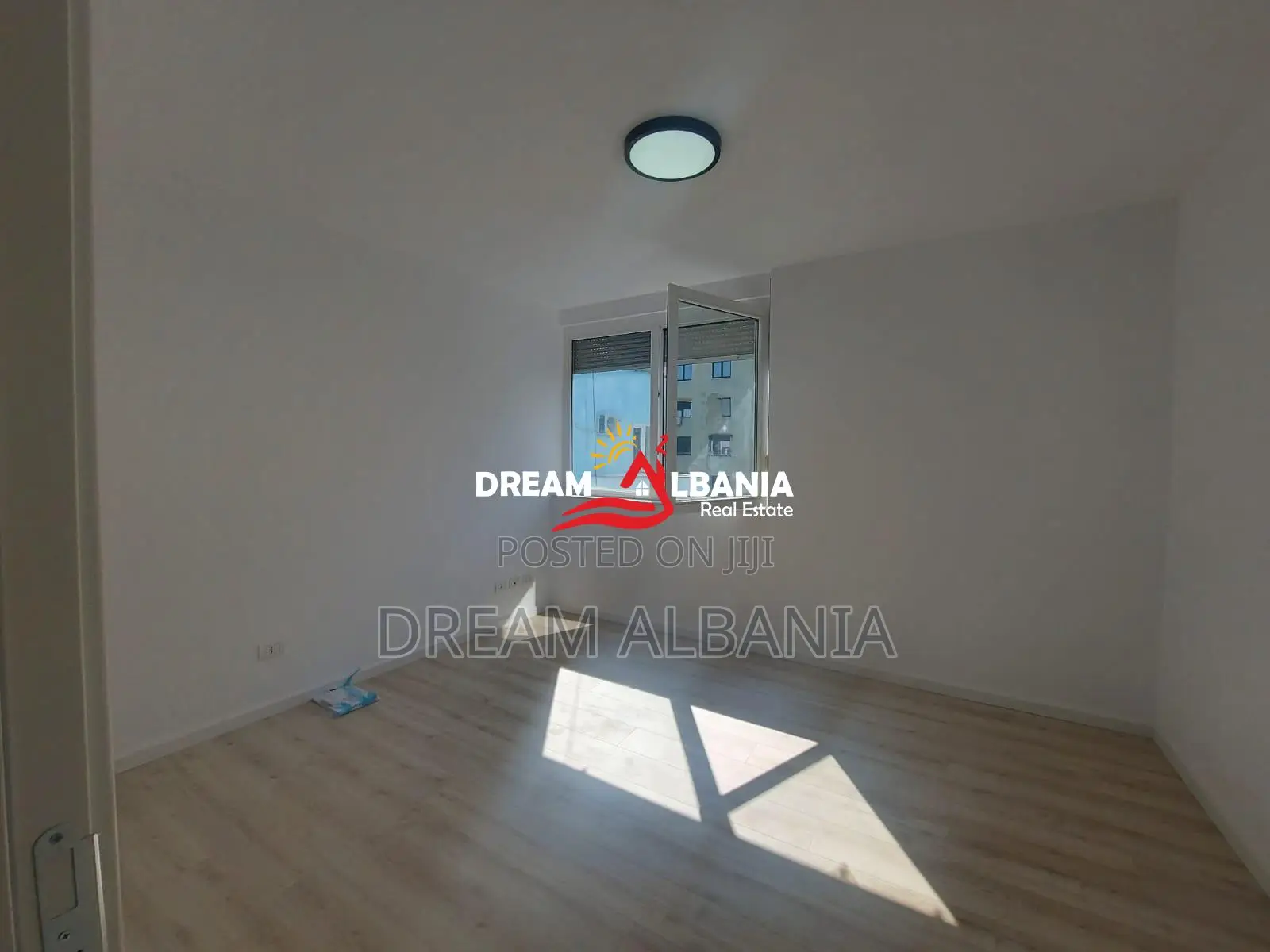 Ambjent 2+1+2 me qera tek Ish Ekspozita prane Gjykates, Tirane (ID 422