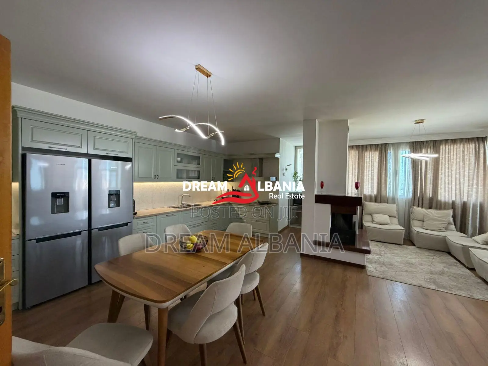 Apartament 3+1+2 me qera tek komuna e parisit prane kompleksit Kika (I