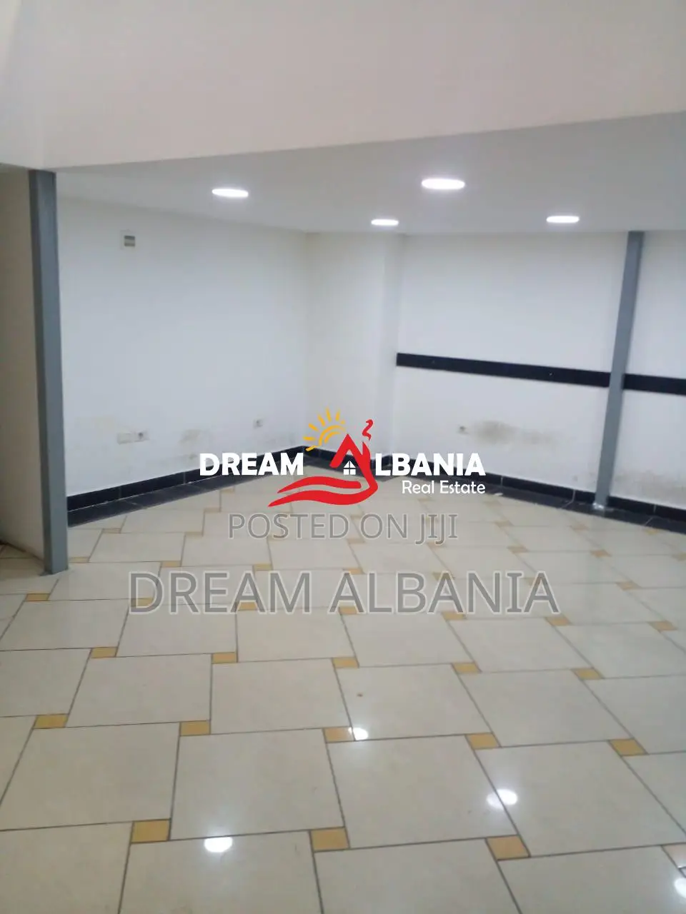 Ambient biznesi me qera prane Galerise ne Qender, Tirane ( ID 42611367