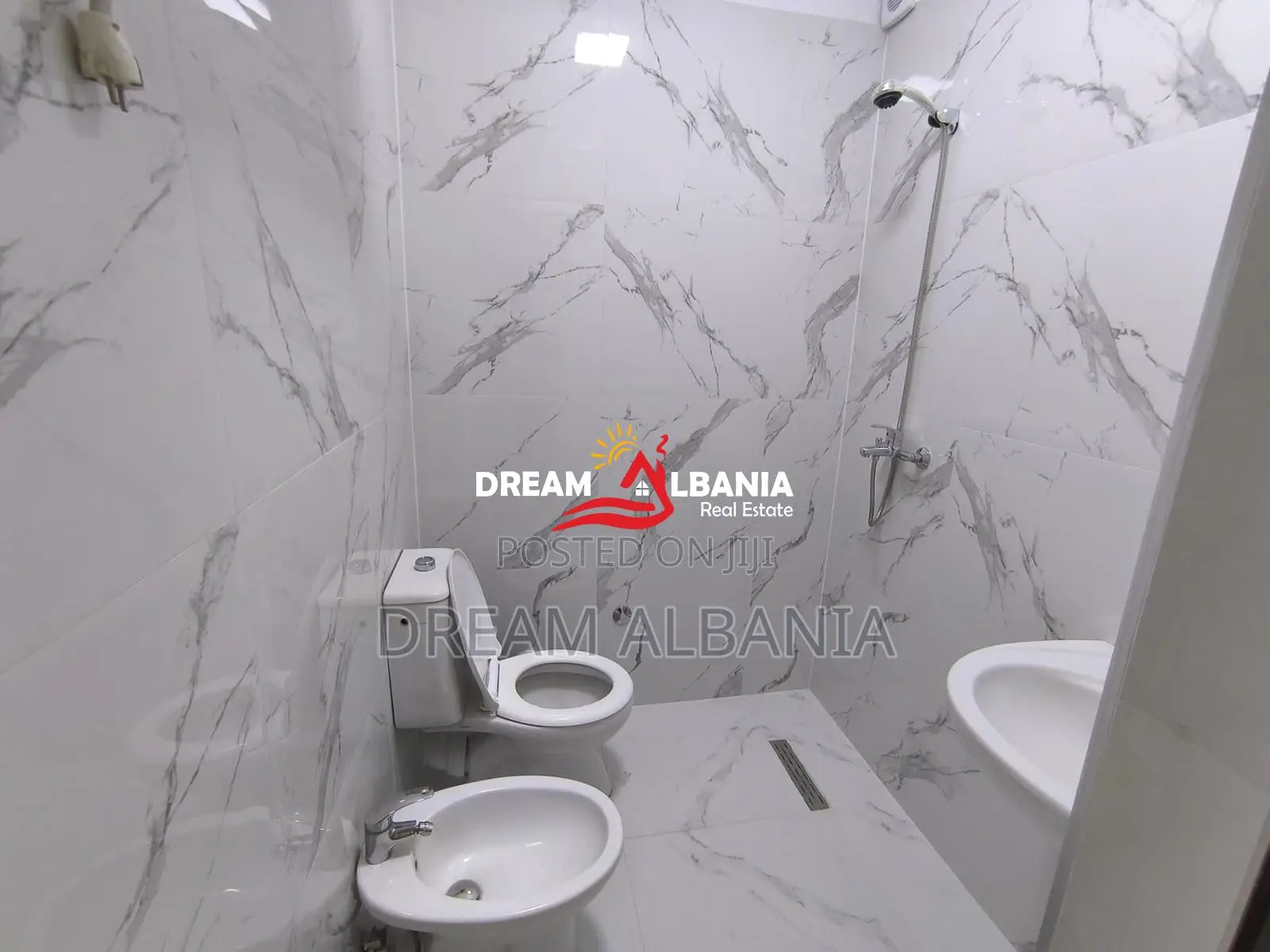 Shitet Apartament 1+1 prane Restorant Freskut, Tirane (ID 41111596)