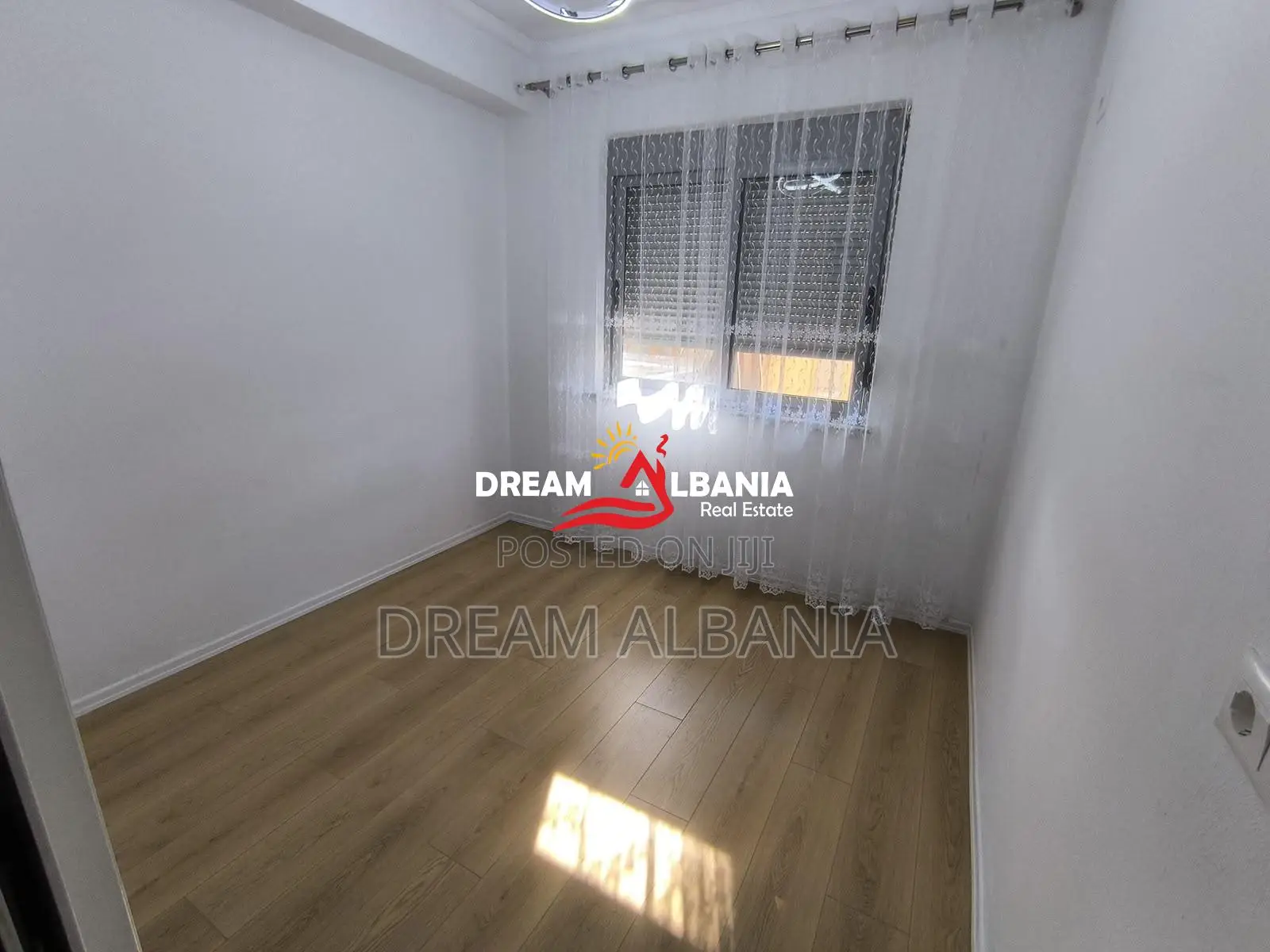 Shitet Apartament 2+1 prane Restorant Freskut, Tirane (ID 41212273)
