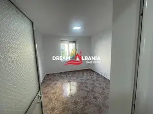 Jepet me Qira Apartament 2+1 në Rrugën Ferit Xhajko (42215622)