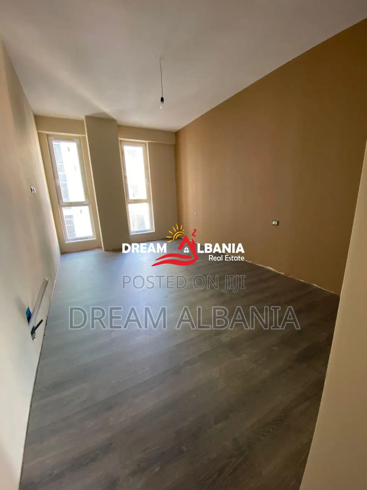 Apartament 3+1+2 Ne Shitje Tek Komuna e Parisit, Tirane (ID 41212241)