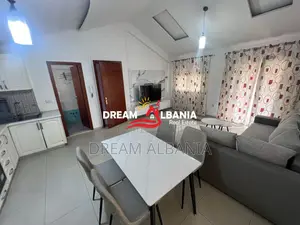 Apartament me qera 2+1 Duplex me verande tek Kristal Center afer Autos