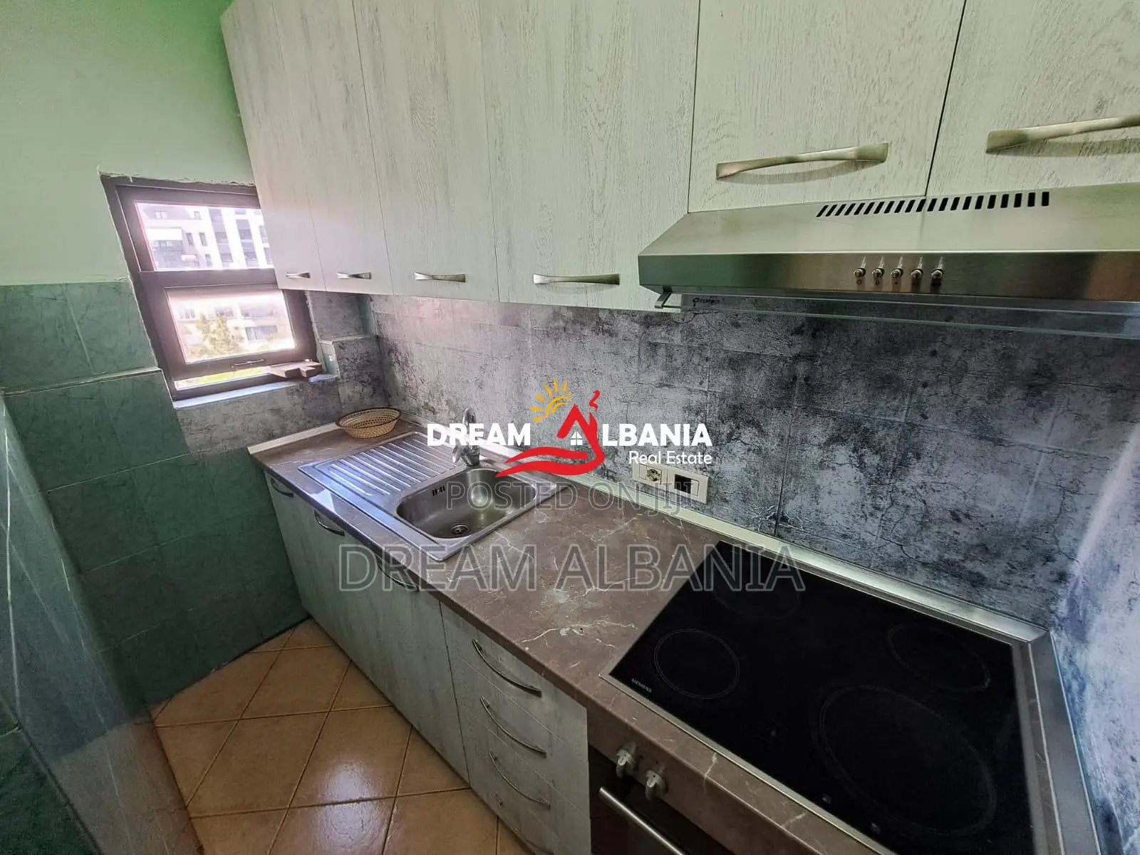 Apartament 1+1+Kuzhine e Vecuar ne Shitje ne Xhamllik, Prane Sheshit S