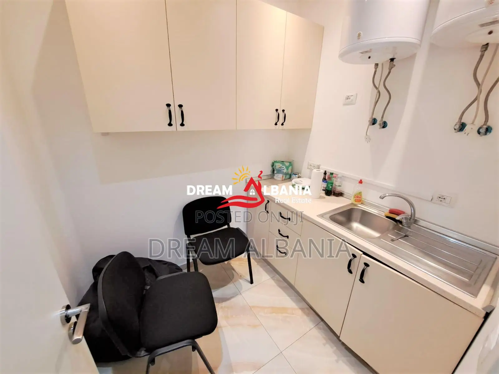 Zyre me qera tek Zogu i Zi tek Ring Center ne Tirane (ID 4261493)