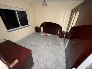 Apartament 3+1 per shitje Qender mes Rr. Myslym Shyrit dhe Rr. Kavajes
