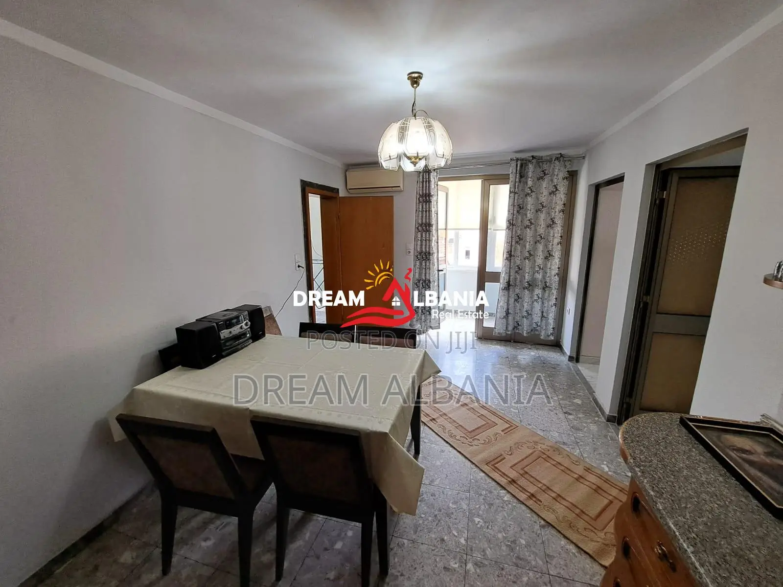 Apartament 2+1+2wc me qera tek Rruga Fortuzi prane Shkolles Jeronim De