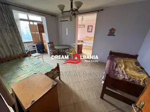Shiten 2 Apartamente (1+1 dhe 2+1) tek Kryqezimi i 21 Dhjetorit (ID 41