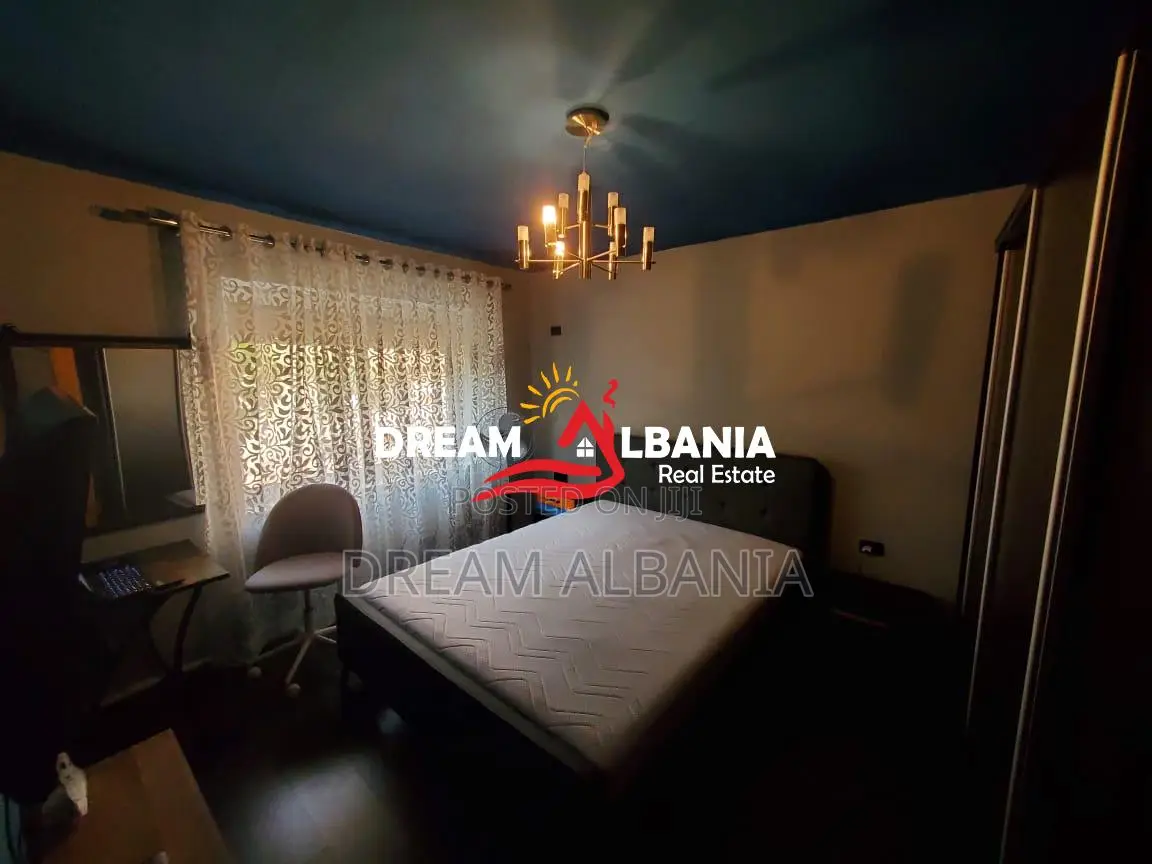 Shitet Apartament 3+1+2WC tek 21 Dhjetori, Prane Kryqezimit (ID 413919