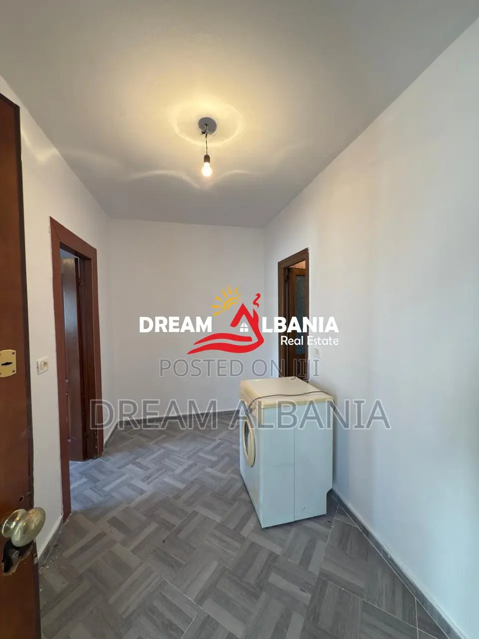 Shitet Apartament 1+1, Ish Stacioni i Fundit Tiranes Re, Prane Shkolle