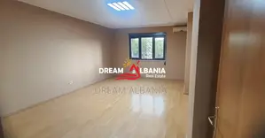 Jepet me qera ambient biznesi ne Rrugen e Kavajes prane Qendres (ID 42