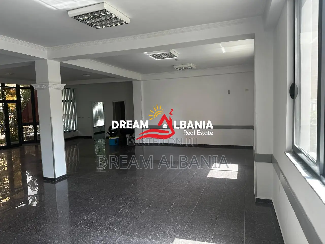2 Ambjente per zyra me qera ne zonen e Varri Bamit (ID 42611106).