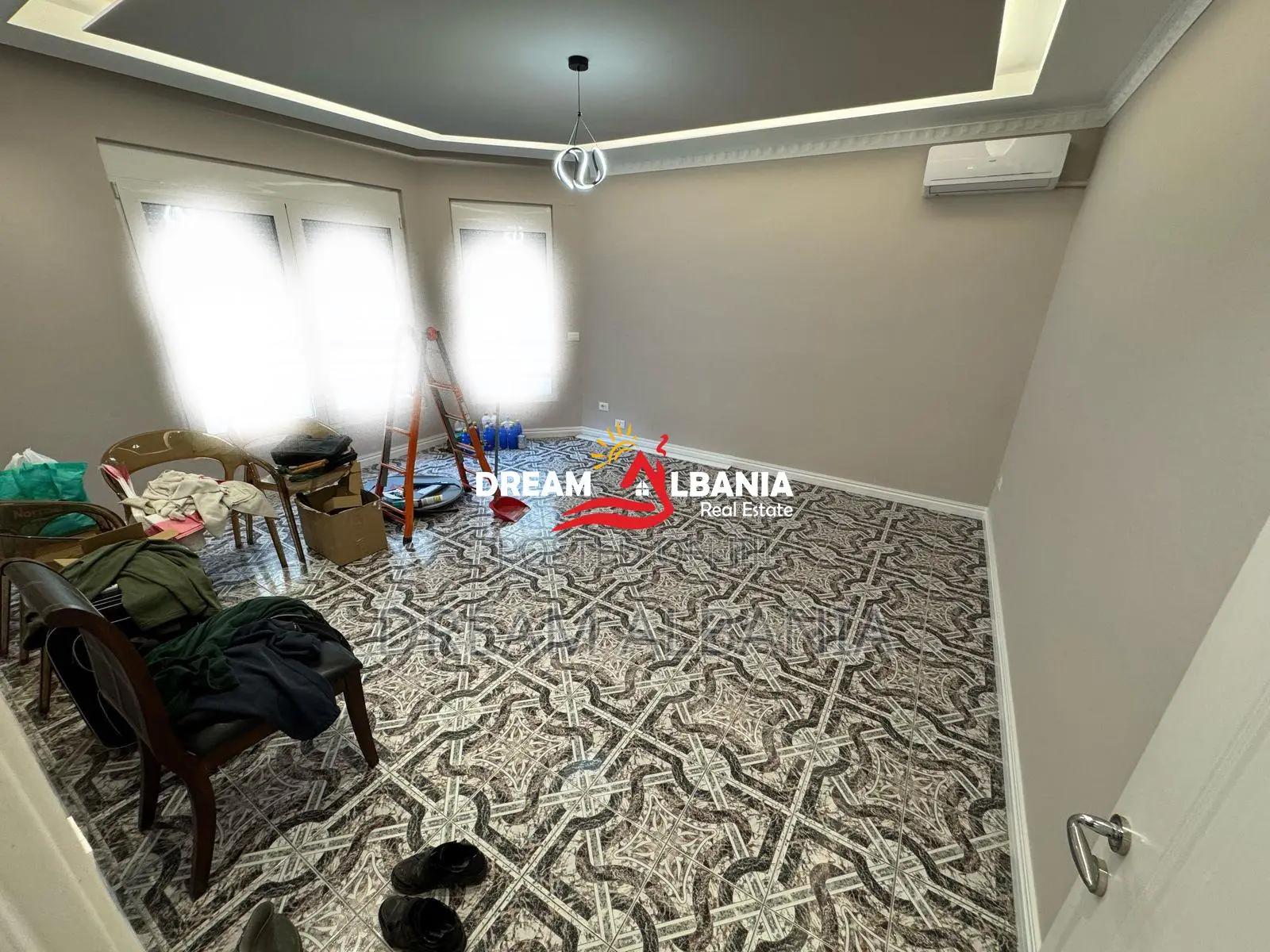 Vile ne shitje tek Rruga e Elbasanit, ne zonen e Vilave Gjermane, ne T