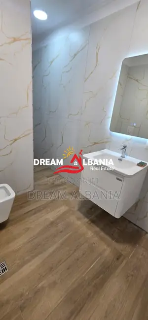 Apartament 1+1 ne Shitje tek Bulevardi Bajram Curri, prane Shkolles 1 