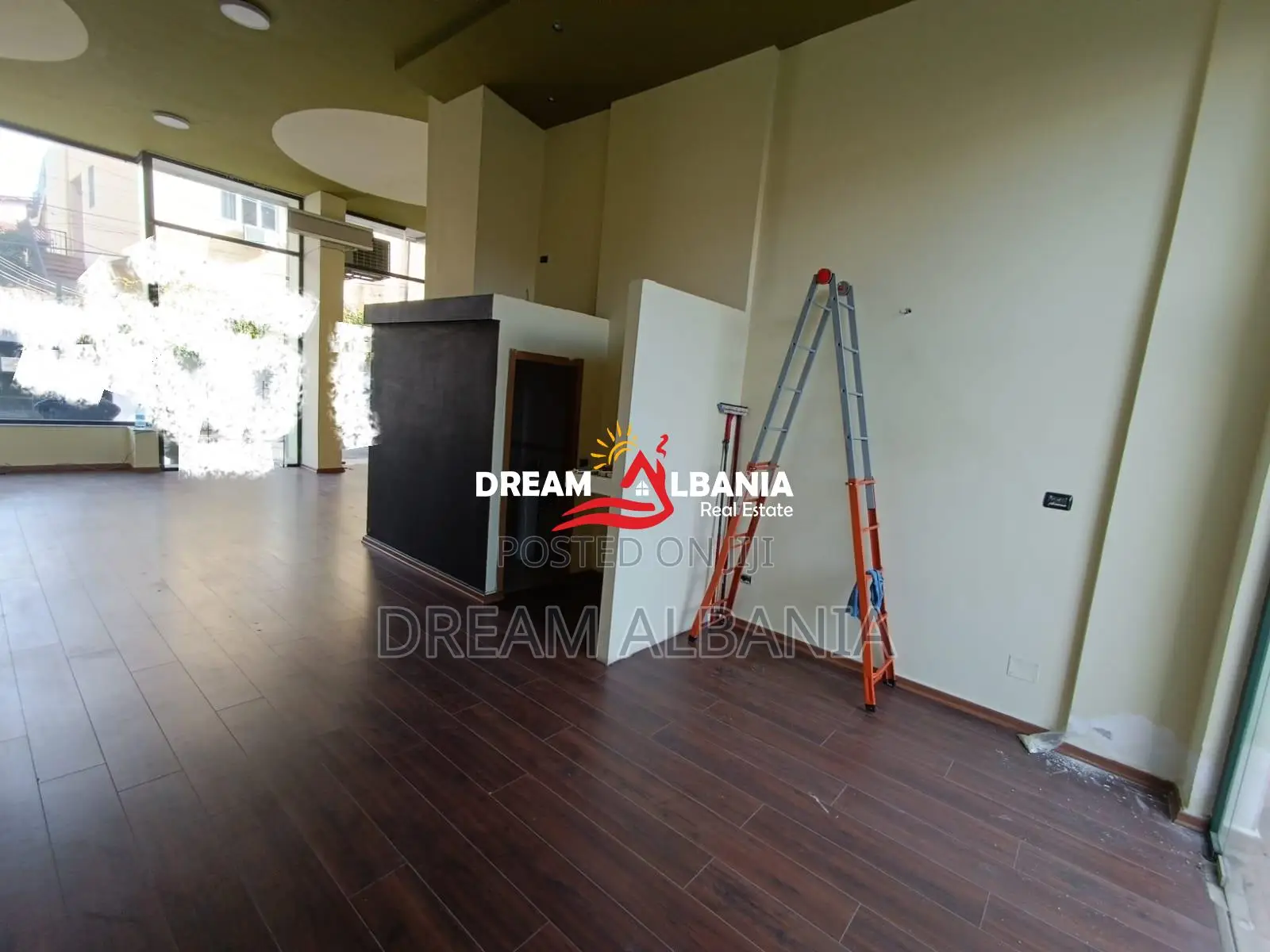 Ambient ​​biznesi me qira në Rrugën e Elbasanit, Tiranë (ID 42711155)