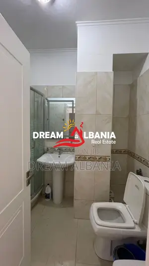 Jepet Apartament 1+1 me qera tek Rruga e Kavajes afer Qendres, Tirane 