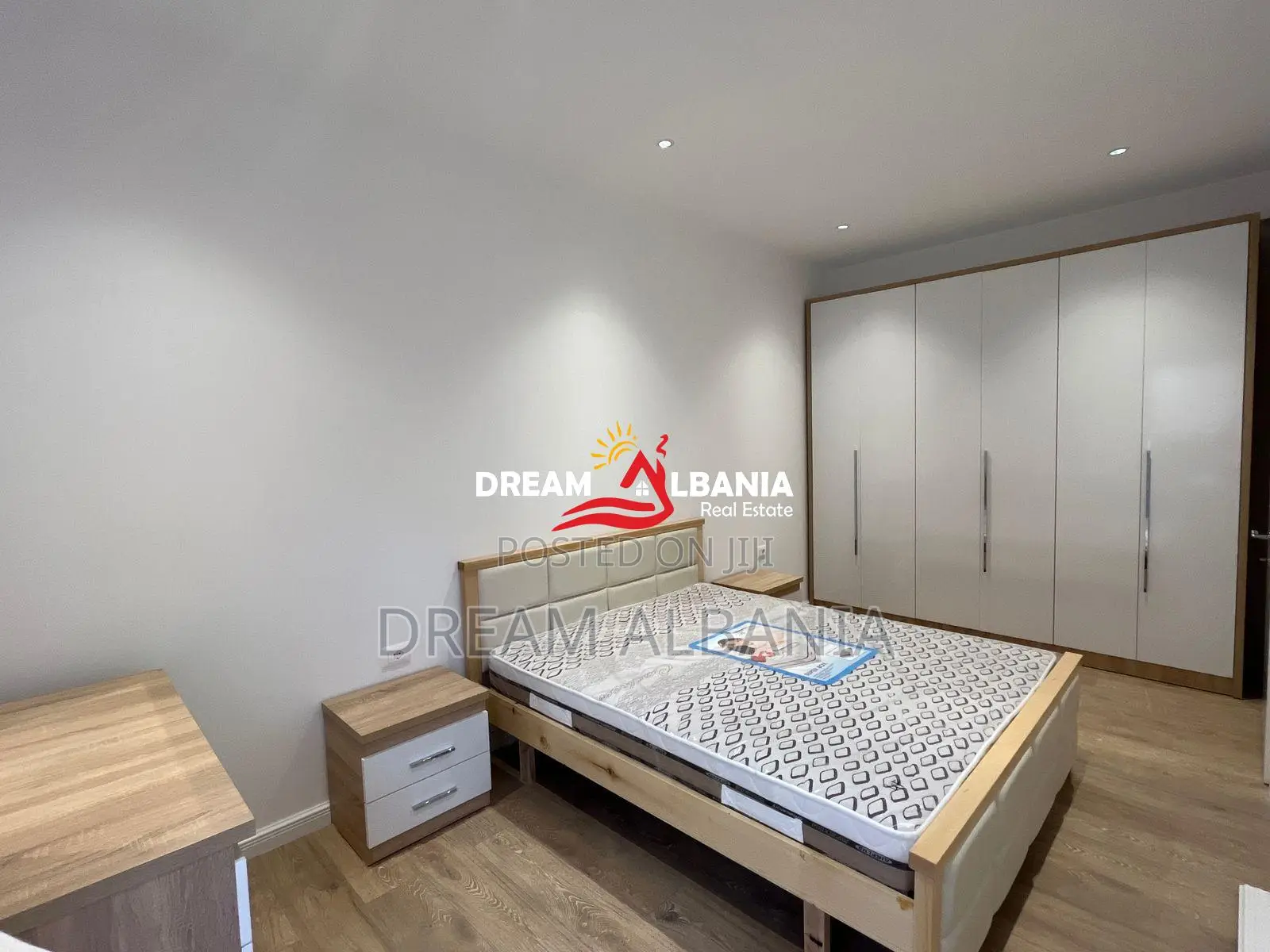 Jepet me qera Apartament 2+1 ne rrugen 5 Maji prane shkolles Tirana Jo