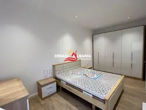 Jepet me qera Apartament 2+1 ne rrugen 5 Maji prane shkolles Tirana Jo