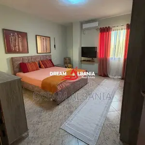 Jepet apartament 2+1+2+2 ballkone, me qera tek Myslym Shyri prane rrug