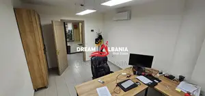 Ambient Komercial/Zyre jepet me Qera ne qender te Shkodres (ID EL)