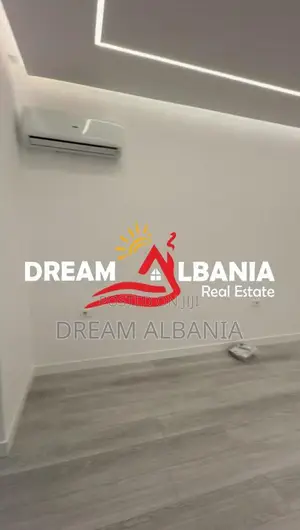 Jepet me qera zyre ne rrugen e Barrikadave prane Stacionit te Trenit (