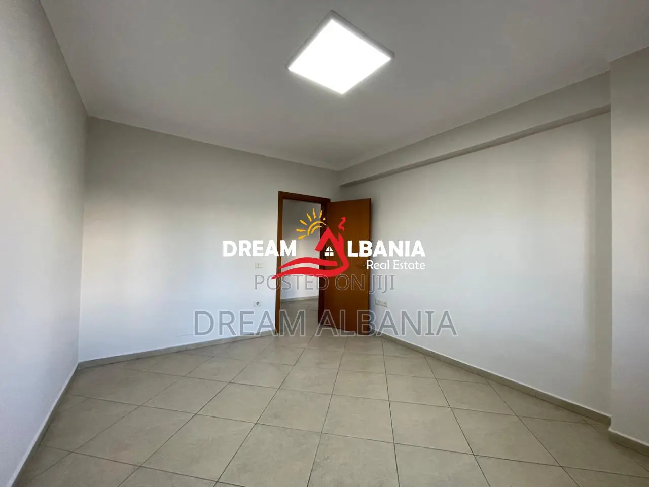 Jepet me qera ambient per zyra tek rruga e Kavajes, prane Garden Build