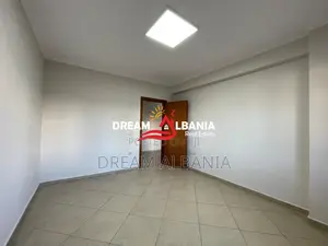 Jepet me qera ambient per zyra tek rruga e Kavajes, prane Garden Build