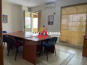 Zyre me qera ne Don Bosko prane Vizion +, Tirane (ID 42611400 )