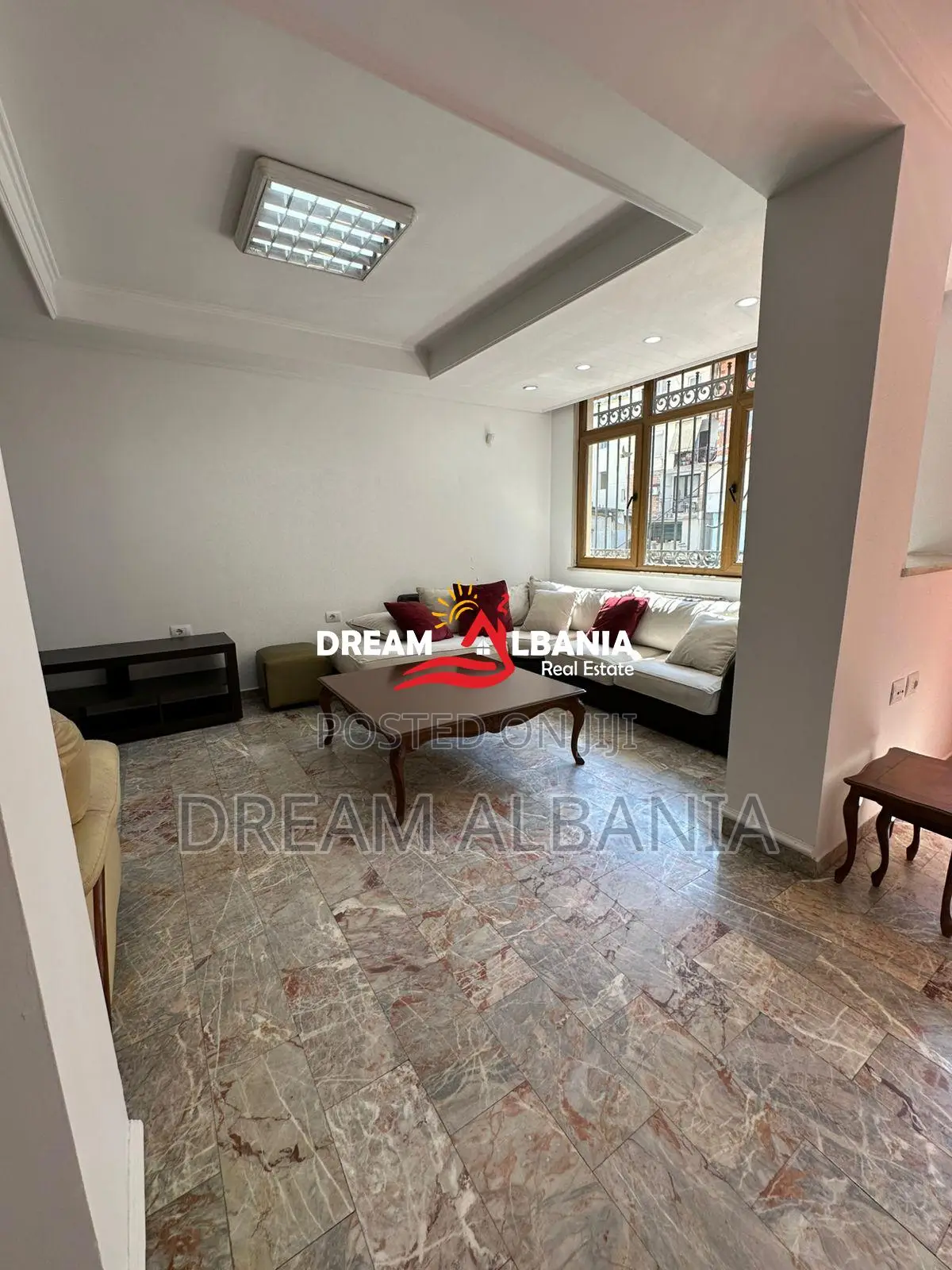 Zyre me qera prane Sheshit Wilson ne Tirane (ID 4261676 )