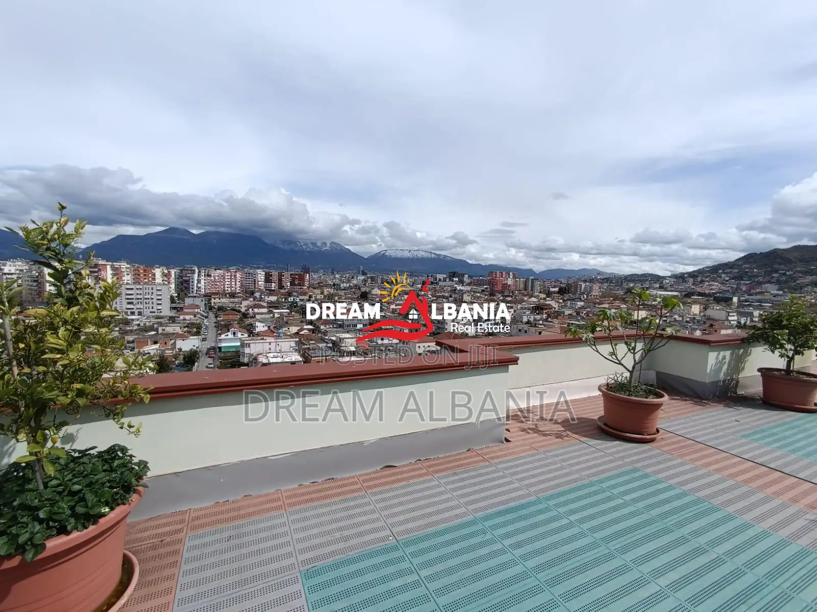 Ambient per zyre me qera ne Rrugen Besim Alla , prane pallateve Çabej 