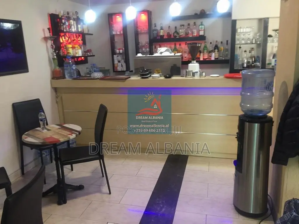 Bar Kafe Dyqan per shitje ne Blloku Vasil Shanto, ne Tirane (ID 417107