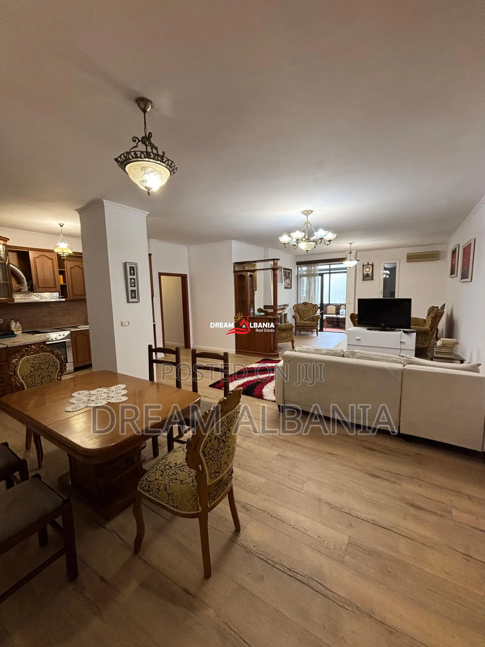 Jepet me qera apartament 3+1+2 wc+3 ballkone tek Rruga e Kavajës, Tira