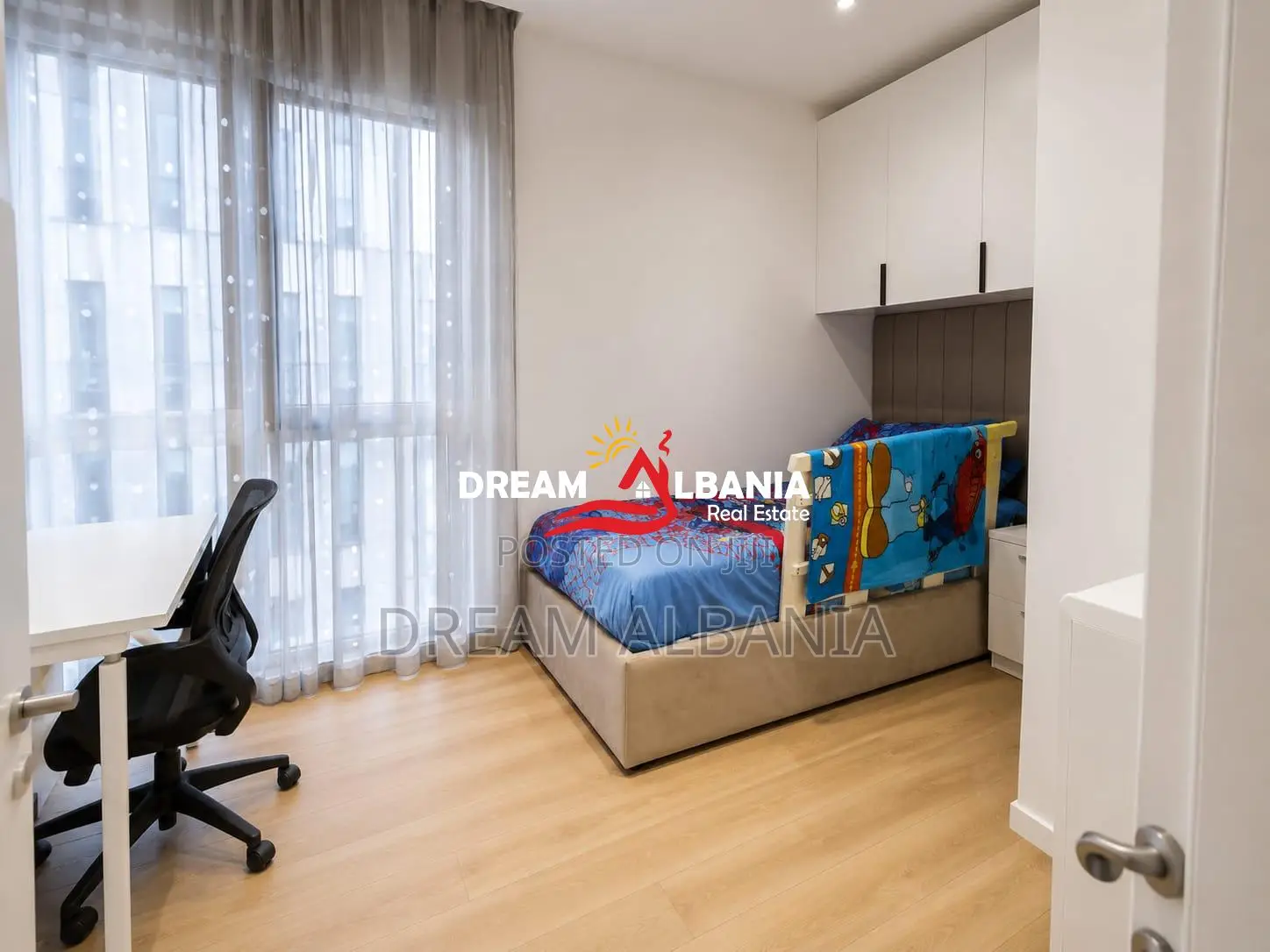 Jepet me Qera 3+1+2 Rruga 5 Maji tek Emerald Center ID(4231501)