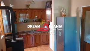 Shtepi Private + Ambjent Biznesi ne shitje ne Lushnje prane Stadiumit(