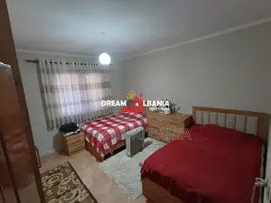 Shtepi Private ne shitje ne Rrugen “Jordan Misja” prane shinave te Tre