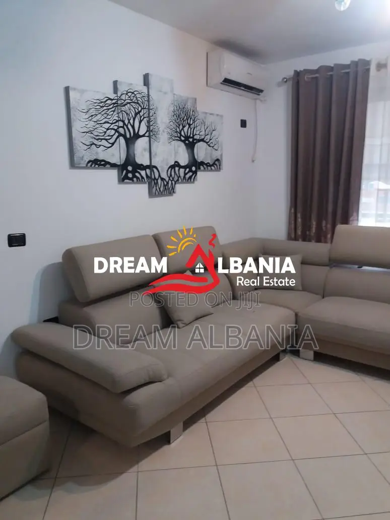 Jepet apartament 2+1+2 me qera ne zonen e Misto Mame prane Pallateve C