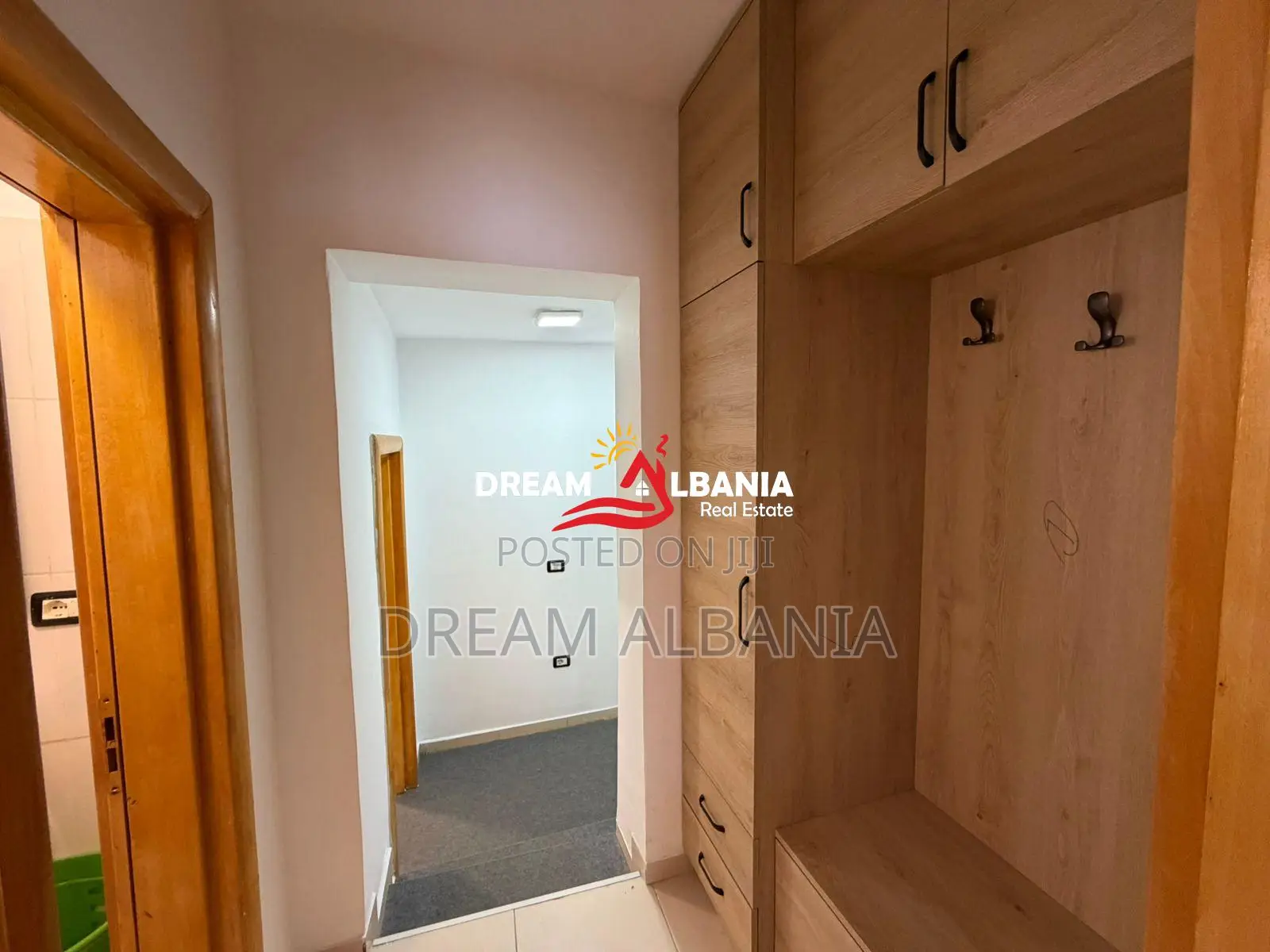 Jepet me qera apartament 1+1 me verande tek rruga Fortuzi, Tirane (ID 