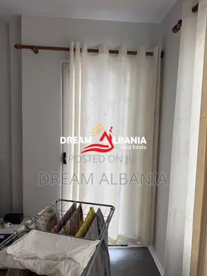 SUPER OKAZION – Shitet apartament 2+1+2 me 3 ballkone në Liqenin e Tha