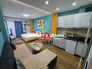 Shitet kat pallati i pershtatur Hotel ne Qender te Tiranes, rruga e Ka