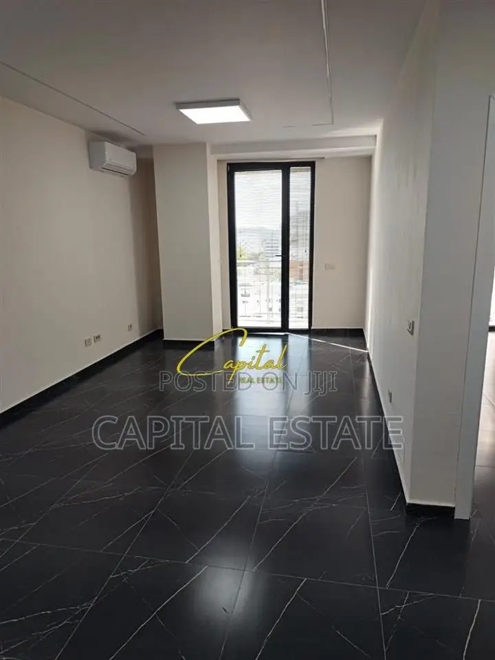 ZYRE ME QIRA 75 M2 RRUGA MINE PEZA 580 EURO