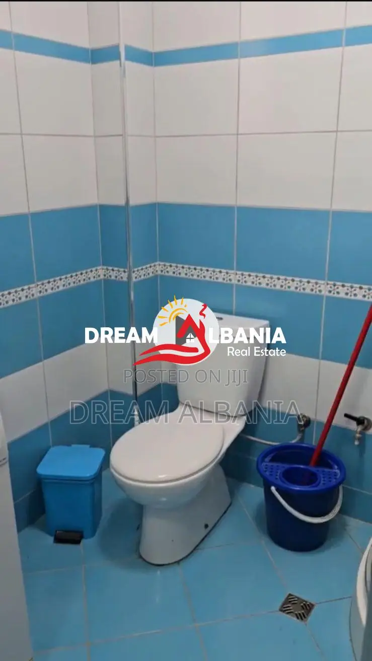 Zyre me qera ne zonen e Myslym Shyrit prane Albtelecomit ne Tirane (ID