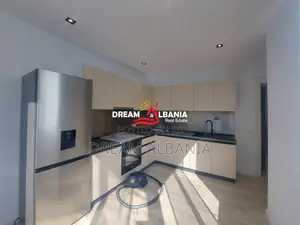 Ambjent 2+1+2 me qera tek Ish Ekspozita prane Gjykates, Tirane (ID 422