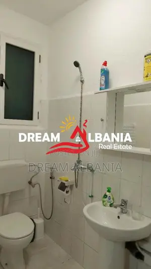 Jepet Apartament 1+1 me qera kati i pare i nje shtepie Private ne Mysl