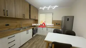 Apartament 2+1 me post parkimi me qera ne afersi te Gjykates se Rrethi