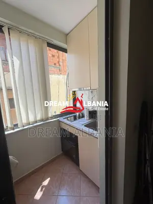 Jepet me Qira Apartament 1+1 – Pranë Xhamisë së Tabakëve ( 42111631)