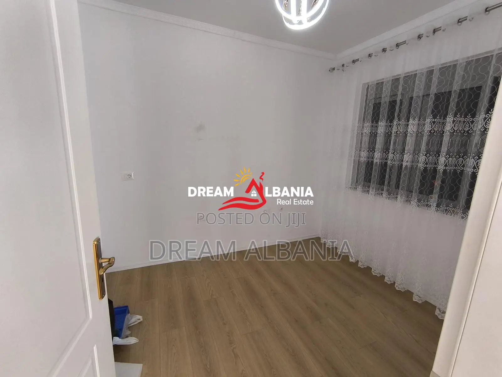 Shitet Apartament 2+1 prane Restorant Freskut, Tirane (ID 41212273)